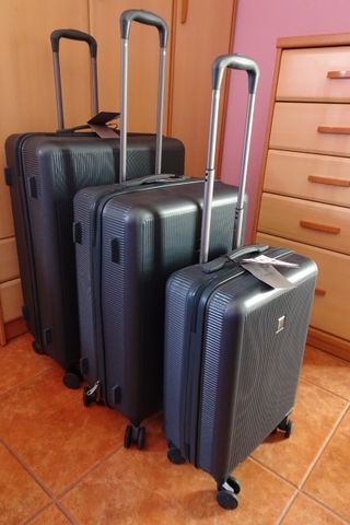 Juego de tres maletas de viaje Emidio Tucci de segunda mano por 150 EUR en  Torremolinos en WALLAPOP