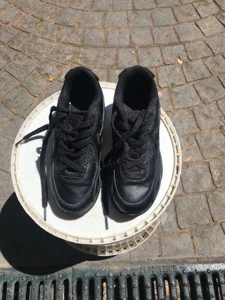 Zapatillas nike air max 32 de segunda mano por 30 EUR en Estepona en  WALLAPOP