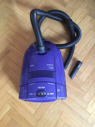 Aspiradora AEG VAMPYR CE 220 de segunda mano por 45 EUR en Alcorcón en  WALLAPOP