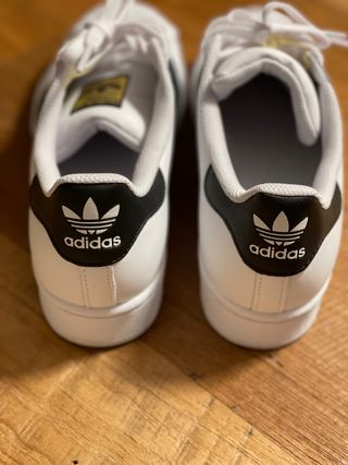 Zapatillas Adidas Superstar 41\\/2 de segunda mano por 55 EUR en Sant Quirze  del Vallès en WALLAPOP