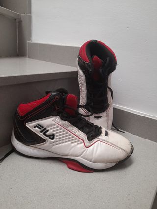 Zapatillas basquet fila de segunda mano por 15 EUR en Vinaros en WALLAPOP