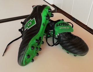 Botas futbol lotto de segunda mano por 30 EUR en Pueblonuevo del Guadiana  en WALLAPOP