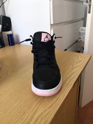 AIR JORDAN NEGRA ROSA ORIGINAL de segunda mano por 50 EUR en Hoya Bravo en  WALLAPOP