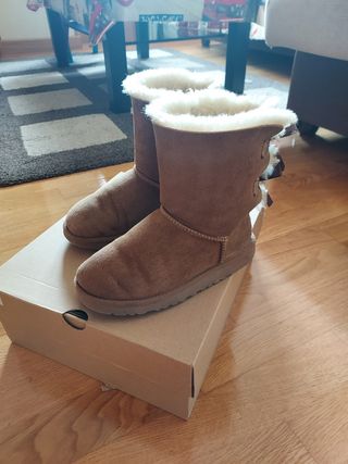 Ugg botas niña Originales de segunda mano por 40 EUR en Alcalá de Henares  en WALLAPOP