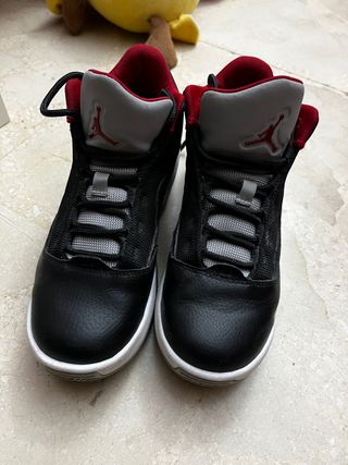 Zapatillas jordan max aura 2 de segunda mano por 90 EUR en Albacete en  WALLAPOP