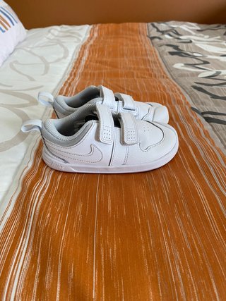 Zapatillas Nike talla 23,5 de segunda mano por 10 EUR en Zumaia en WALLAPOP