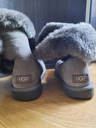 Botas ugg gris mujer 41 de segunda mano por 60 EUR en Aranda de Duero en  WALLAPOP