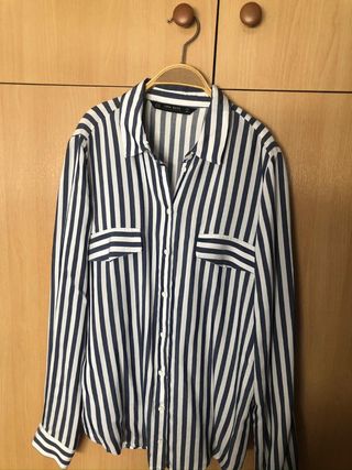 Camisa juvenil chica ZARA de segunda mano por 7 EUR en Almería en WALLAPOP