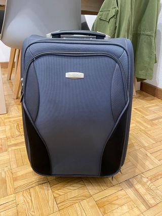 Maleta de cabina de segunda mano por 25 EUR en Madrid en WALLAPOP