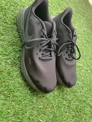 Zapatillas Nike negras talla 46 de segunda mano por 40 EUR en Anglès en  WALLAPOP