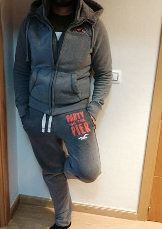 Chandal caballero Hollister de segunda mano por 30 EUR en Torrejón de Ardoz  en WALLAPOP
