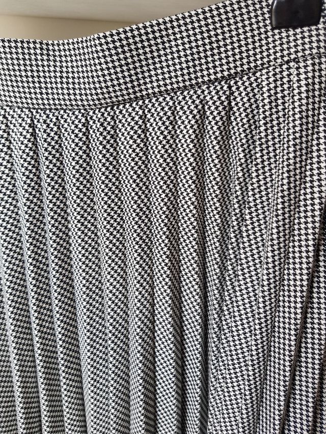 falda plisada pata de gallo Mango