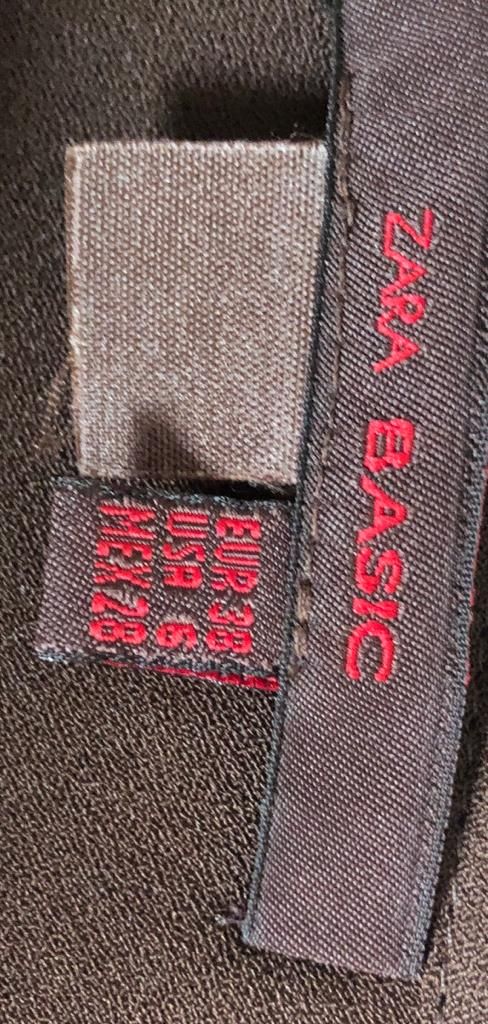 Vestido marrón asimétrico