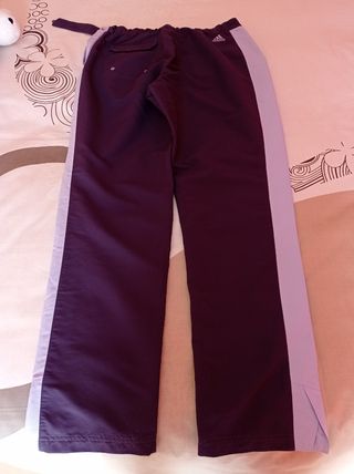 Pantalon Adidas de segunda mano por 8 EUR en León en WALLAPOP