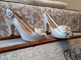Zapatos de novia Unisa de segunda mano por 60 EUR en Tres Cantos en WALLAPOP