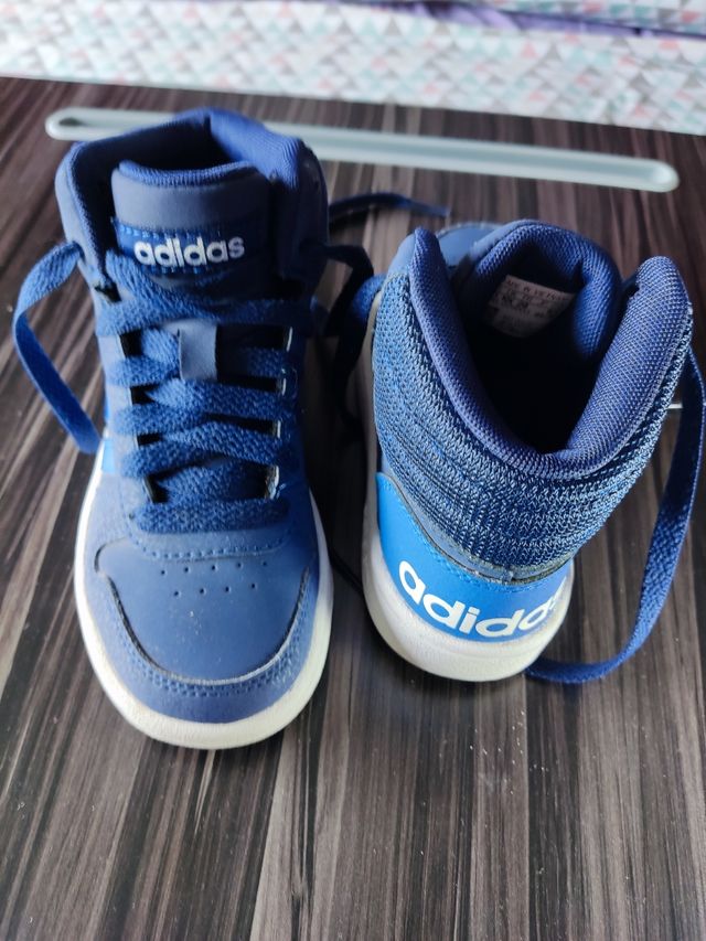 Botines Adidas caña media 28