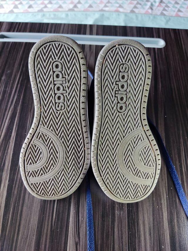 Botines Adidas caña media 28