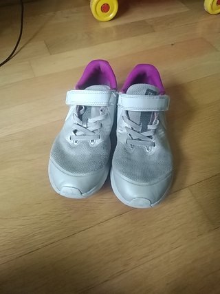Deportivas Nike talla 33 de segunda mano por 6 EUR en Madrid en WALLAPOP