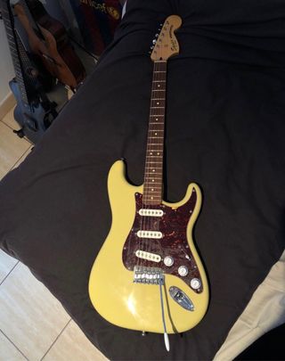 Guitarra Fender Stratocaster de segunda mano en Barcelona en WALLAPOP