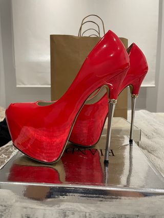 Zapatos rojos de segunda mano por 18 EUR en Leganés en WALLAPOP