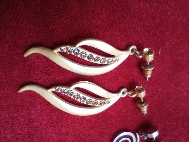 Pack de pendientes de bisutería y acero