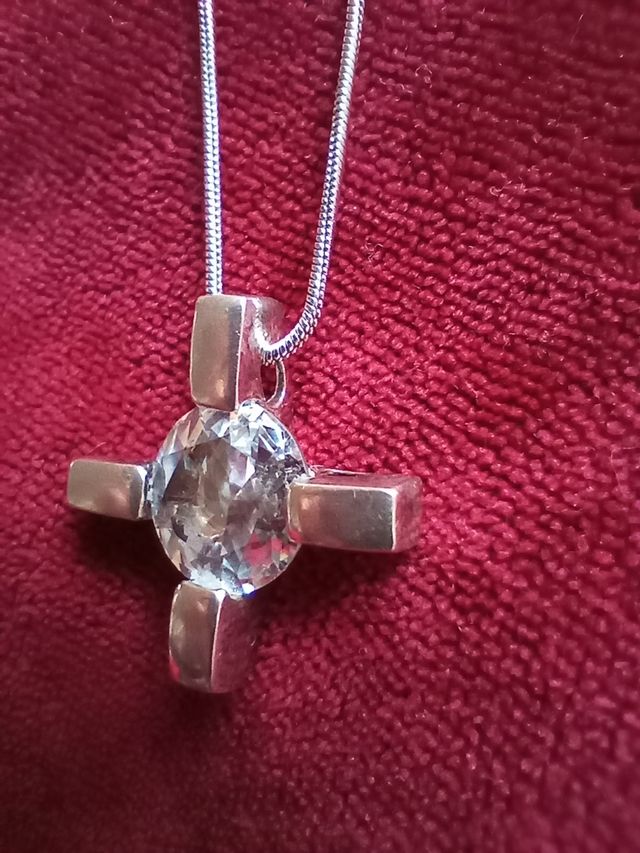 Cordón de plata y colgante de plata y cristal