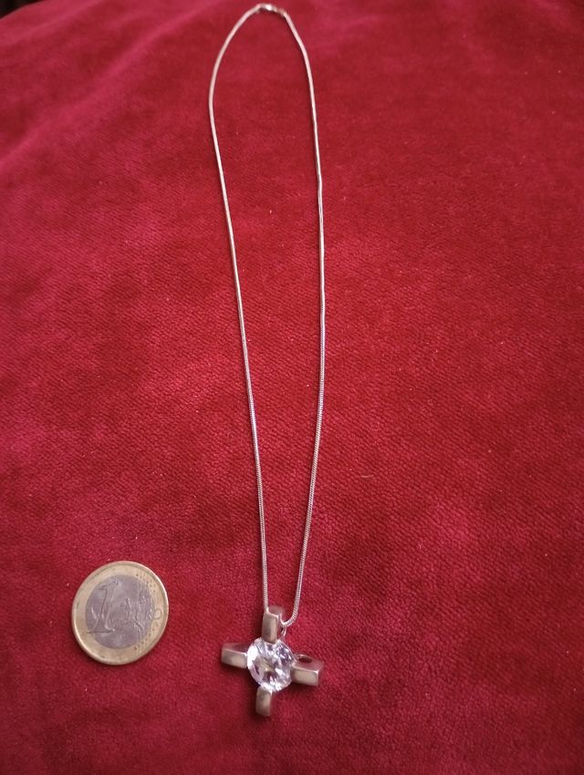 Cordón de plata y colgante de plata y cristal