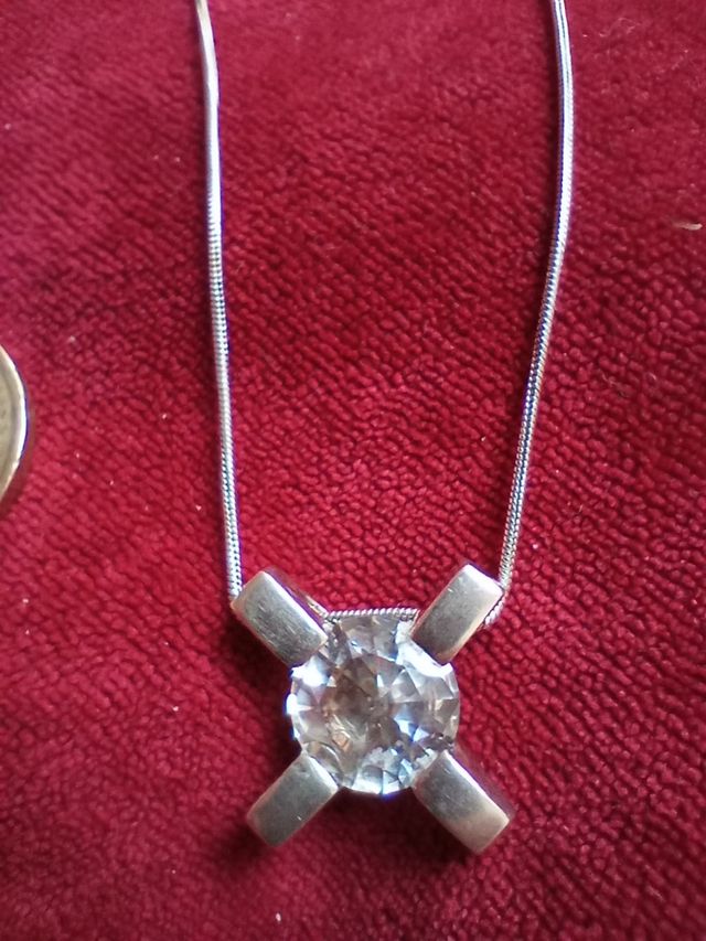 Cordón de plata y colgante de plata y cristal