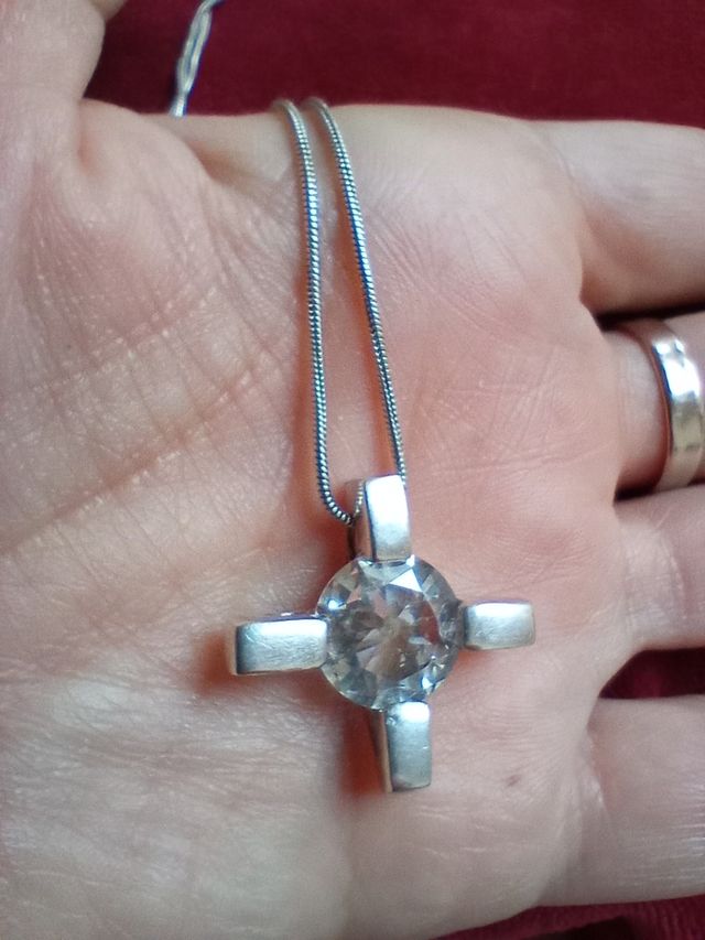 Cordón de plata y colgante de plata y cristal