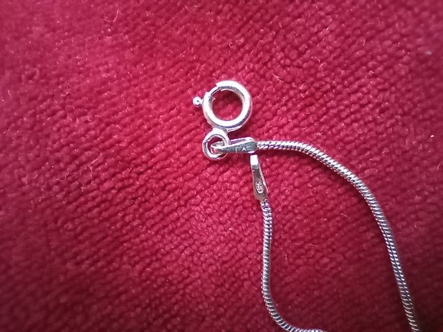 Cordón de plata y colgante de plata y cristal