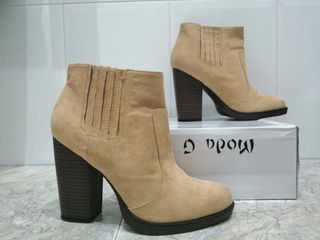 Botines ante beige camel tacón ancho zara 41 de segunda mano por 10 EUR en  Salamanca en WALLAPOP