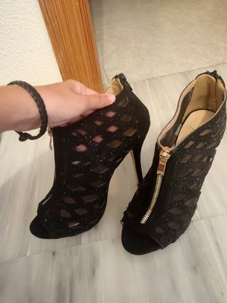 Botín negro fiesta de segunda mano por 12 EUR en El Mami en WALLAPOP