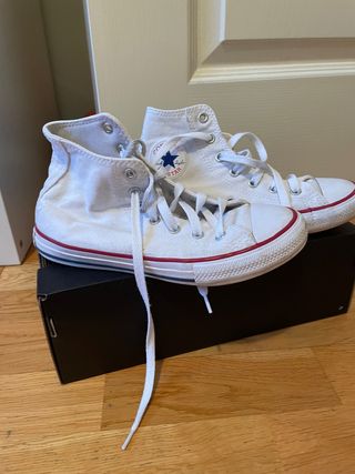 Zapatillas Converse talla 34 blancas de segunda mano por 18 EUR en Madrid  en WALLAPOP
