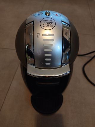 Dolce Gusto Genio Titanio (Krups KP1509) de segunda mano por 25 EUR en  Madrid en WALLAPOP