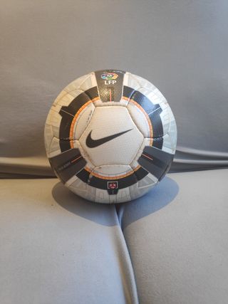 Balón Nike Ascente 2009 2010 LFP FIFA Approved de segunda mano por 80 EUR  en Zaragoza en WALLAPOP