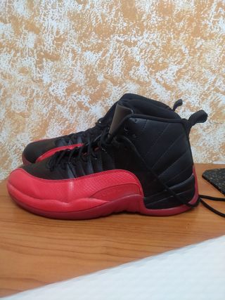 Jordan Retro 12 Bred de segunda mano por 55 EUR en Fuenlabrada en WALLAPOP