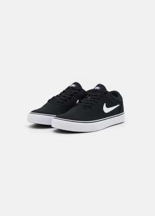 Nike SB negras de segunda mano por 30 EUR en Donostia-San Sebastián en  WALLAPOP