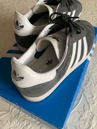 Zapatillas Adidas 40 de segunda mano por 40 EUR en Valladolid en WALLAPOP