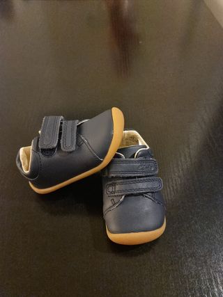 Zapatos clarks bebe talla 17,5 de segunda mano por 12 EUR en Madrid en  WALLAPOP