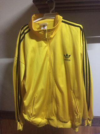 Chandal Adidas retro de segunda mano en WALLAPOP
