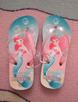 Chanclas niña La Sirenita T.28-29 de segunda mano por 4 EUR en Pinto en  WALLAPOP