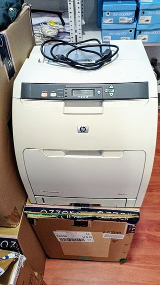 Impresora profesional HP color láser jet 3600 de segunda mano por 79,99 EUR  en Bueu en WALLAPOP