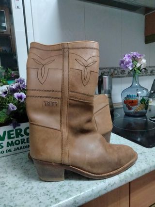 Botas camperas mujer de segunda mano por 25 EUR en Mengíbar en WALLAPOP
