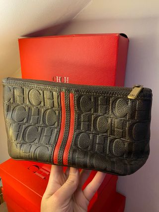 Neceser Carolina Herrera de segunda mano por 130 EUR en Bertamirans en  WALLAPOP