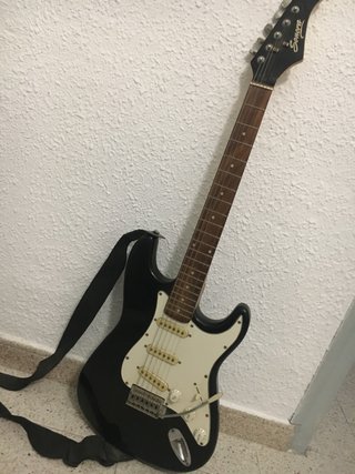 Guitarra eléctrica de segunda mano por 44 EUR en Paterna en WALLAPOP