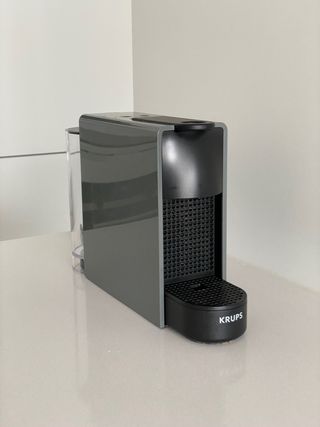 Nespresso Essenza Mini XN110 de segunda mano por 45 EUR en Barcelona en  WALLAPOP