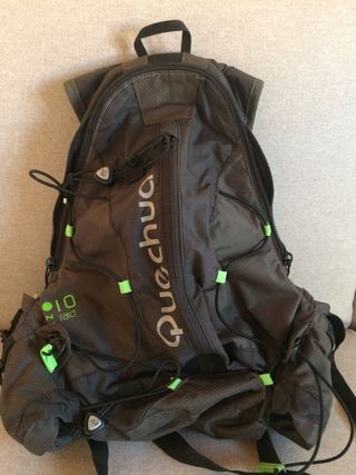 Mochila 10 L Trail running de segunda mano por 20 EUR en Santa Cruz de  Tenerife en WALLAPOP