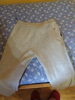 Pantalón chandal hombre Pull and Bear de segunda mano por 4 EUR en Miranda  de Ebro en WALLAPOP