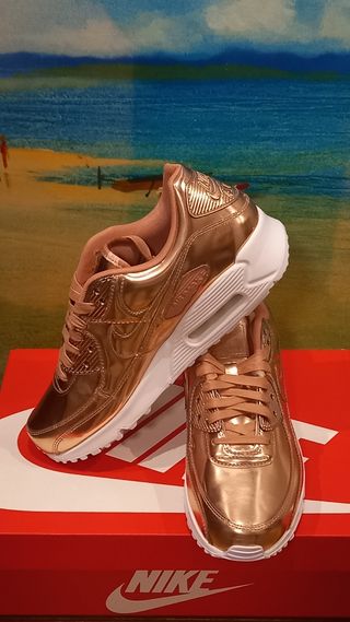 Nike Air Máx oro rosa talla 43 44 41 de segunda mano por 80 EUR en  Errenteria en WALLAPOP