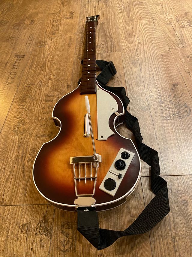 The Beatles Rock band guitarra PS3+ dos juegos